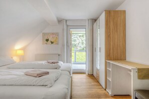 2 bedrooms, iron/ironing board, free WiFi, bed sheets