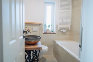 Doccia, set di cortesia gratuito, asciugacapelli, asciugamani