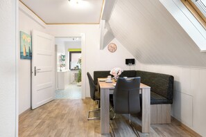 Dining - Holiday Apartment 'Stadtrand' with Private Garden and Wi-Fi (Kappeln)