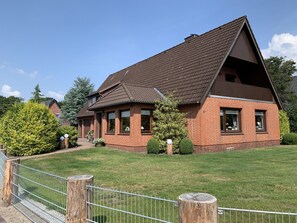 Exterior - Apartment 'Scherr' with Private Terrace, Private Garden and Wi-Fi (Heide)