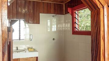 Douche, serviettes fournies