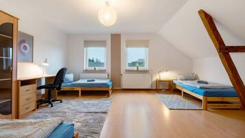 3 bedrooms, free WiFi, bed sheets