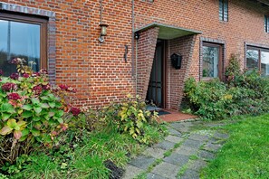 Exterior detail - Holiday Home 'Hamdorf' with Private Terrace, Shared Garden and Wi-Fi (Hamdorf)