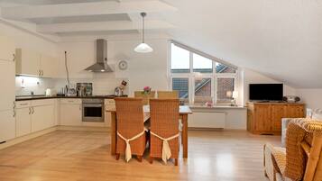 Refrigerador, horno, placa de cocina, cafetera/tetera