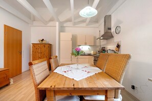 Dining - Holiday Apartment "Nordseekieker" with Balcony (Büsumer Deichhausen)