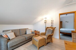 Interior - Holiday Apartment "Nordseekieker" with Balcony (Büsumer Deichhausen)