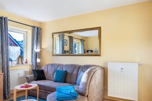 TV - Apartment 'Tannenblick 1-3' with Balcony and Wi-Fi (Oberhof)