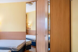 1 室のベッドルーム、WiFi (無料)、ベッドシーツ