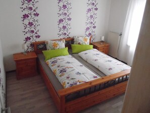 2 bedrooms, iron/ironing board, free WiFi, bed sheets