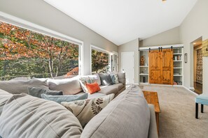 Smart TV, fireplace, video games, offices