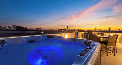 Sunset Serenity by AvantStay | Rooftop w/ Hot Tub & Fire Pit, 3 Blocks to Beach!