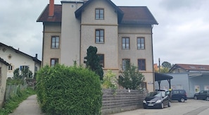 Exterior - Vacation apartment Bruckmühle, 2 bedrooms, ideal for families (Wasserburg am Inn)