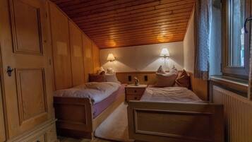 1 bedroom, bed sheets