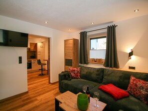 TV - Cosy apartment for 6 guests with WIFI, TV and terrace (Schwendau)