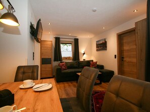 TV - Cosy apartment for 6 guests with WIFI, TV and terrace (Schwendau)