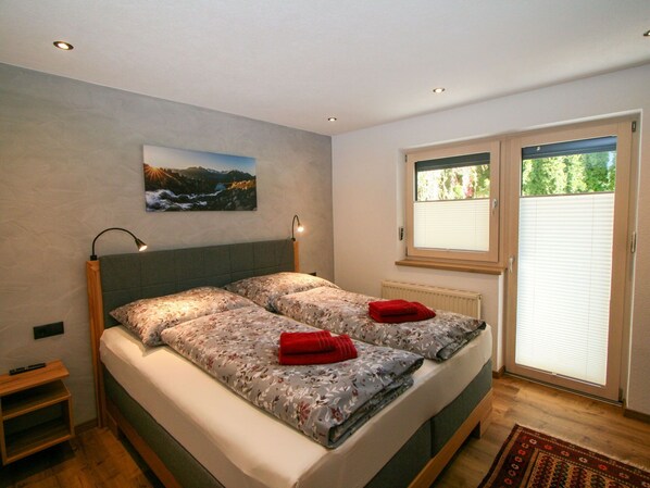 2 Schlafzimmer, Reisekinderbett, kostenloses WLAN