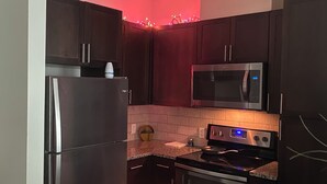 Private kitchen - Central Upscale Retreat in Dallas Area (Addison)