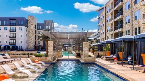 Pool - Central Upscale Retreat in Dallas Area (Addison)