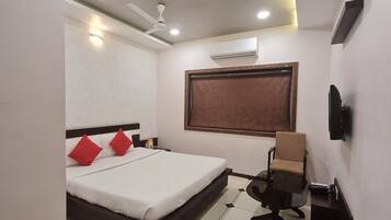 Standard Room, Air conditioning, Garden View | Bed sheets
