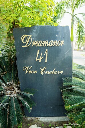 Façana frontal de l'allotjament