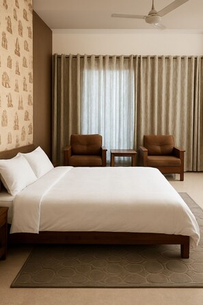 Deluxe eenpersoonskamer, uitzicht op tuin | Een bureau, een strijkplank/strijkijzer, gratis wifi