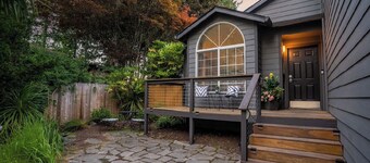 Modern home w/Hot Tub! In small town Sherwood with AC, WiFi, & near wine country