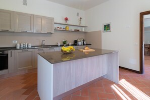 Réfrigérateur, four, plaque de cuisson, lave-vaisselle