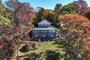 Exterior - Stunning Cliffs Retreat: Ocean Views, Luxury, and Tranquility Await! (Boothbay)