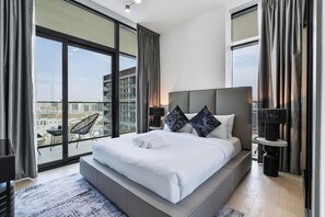3 bedrooms, in-room safe, iron/ironing board, WiFi - Luxury 3BR APT with Pool and Gym (Dubai)