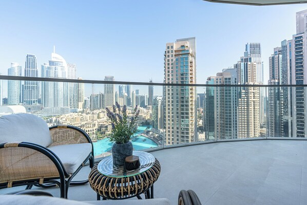 Property grounds - Luxury 3BR APT with Pool and Gym (Dubai)