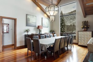 Unclassified image, 3 of 45, button