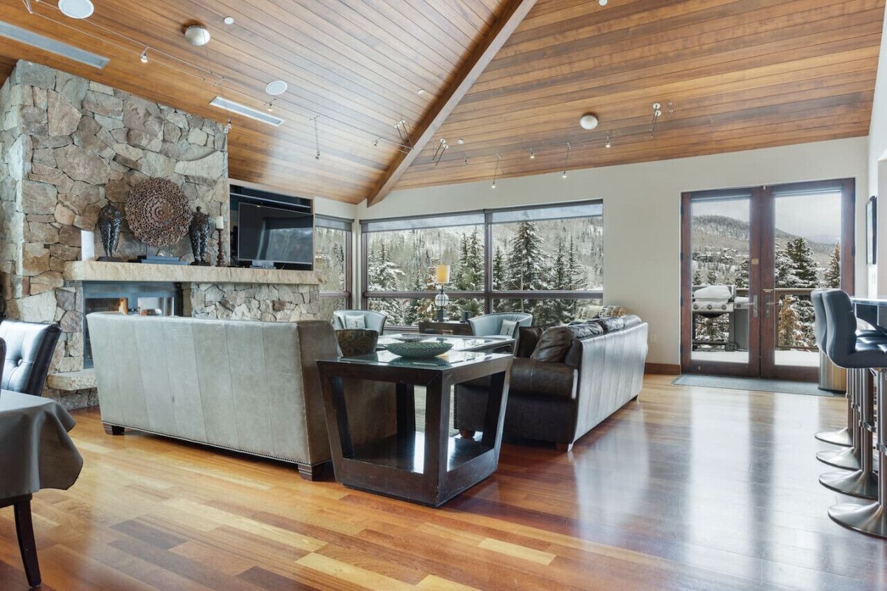 TV, fireplace, offices