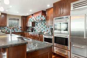 Refrigerador, microondas, horno, placa de cocina