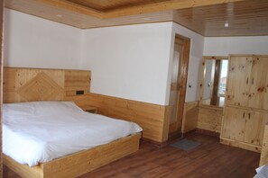 Habitación doble Deluxe, 1 habitación | Wifi gratis 