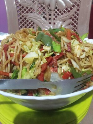 Daily cooked-to-order breakfast for a fee - Apple Field House - Hotel in Old Manali (Manali)