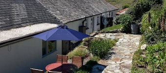 Dinham Cottage - Cornish Cottage in Boscastle Harbour