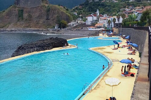Villa in Porto da Cruz mit Meerblick