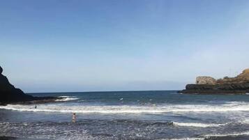 Una spiaggia nelle vicinanze