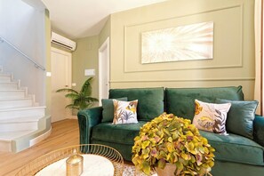 公寓 (2 Bedrooms) | 客廳 | 30-吋智慧型電視，提供數位頻道