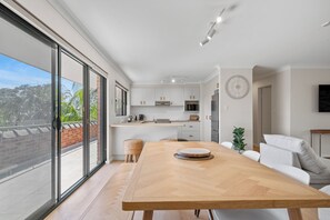 Fridge, microwave, oven, stovetop - UNIT 2 - VISTA LAGUNA TERRIGAL (Terrigal)