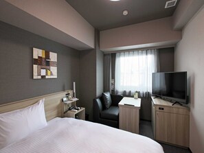 Desk, laptop workspace, iron/ironing board, free WiFi - Hotel Route Inn Hiratsuka Eki Kitaguchi (Hiratsuka)