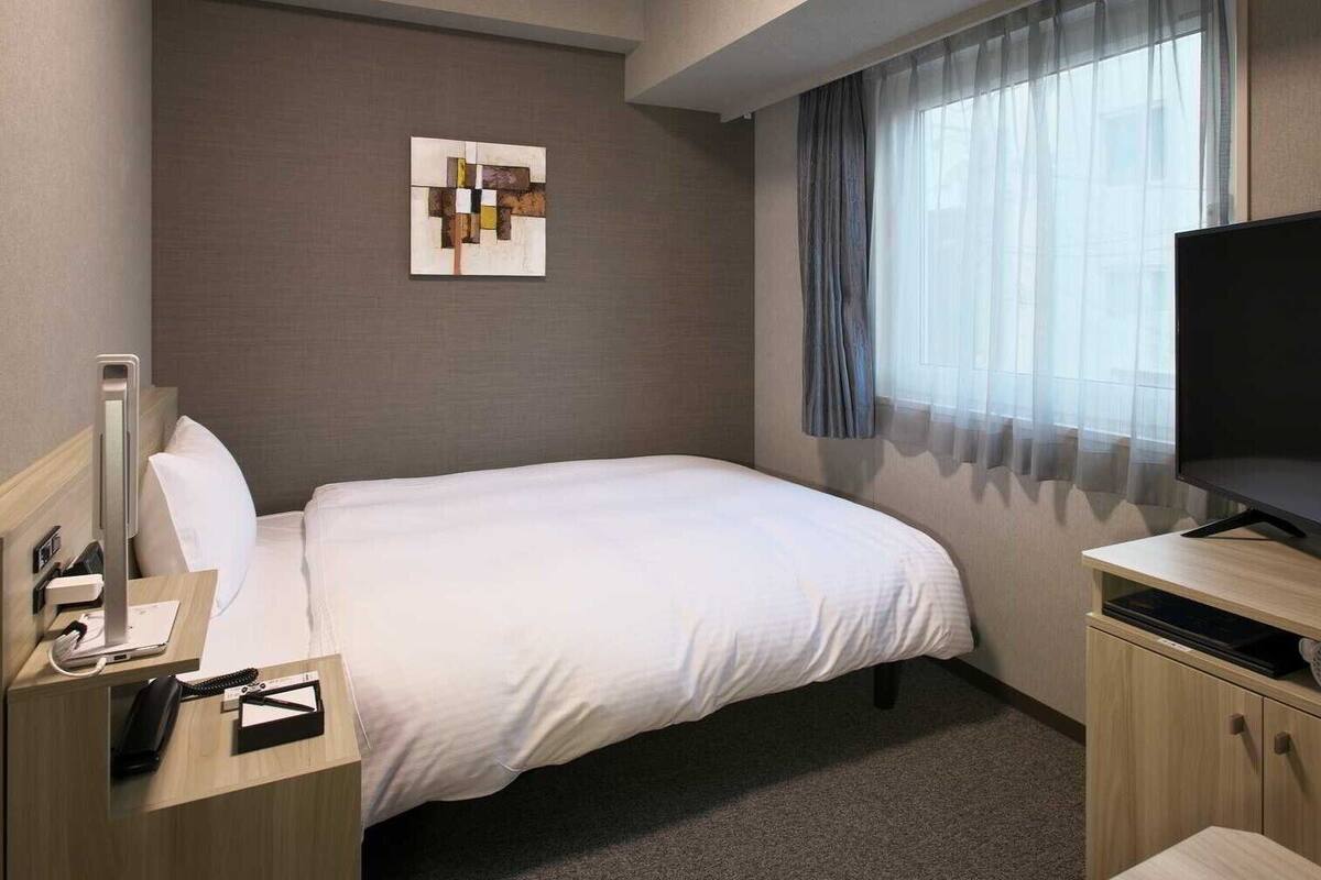 Desk, laptop workspace, iron/ironing board (on request), free WiFi