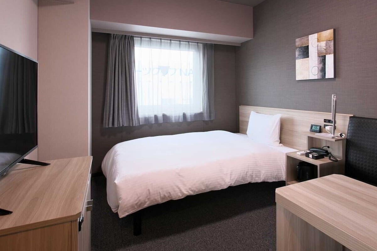 Desk, laptop workspace, iron/ironing board (on request), free WiFi