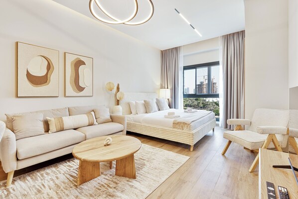 Living area - Modern Studio with Pool, Gym and BBQ area (Dubai)