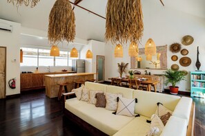 Flat-screen TV - Villa Bardo (Seminyak)