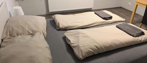 2 bedrooms, desk, free WiFi, bed sheets