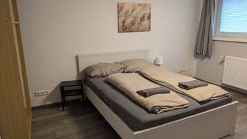 2 Schlafzimmer, Schreibtisch, kostenloses WLAN, Bettwäsche