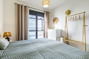 WiFi (無料)、ベッドシーツ