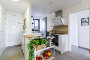 Kühlschrank, Mikrowelle, Ofen, Geschirrspüler