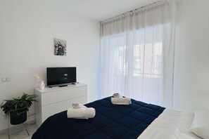 2 bedrooms, in-room safe, iron/ironing board, travel cot - Flexrent Sea View - Abyssinia (Riccione)